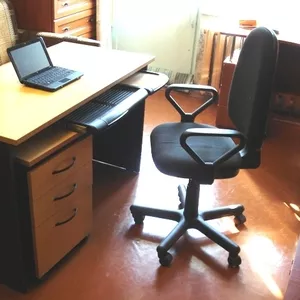 Компьютерный стол + стул+ тумба