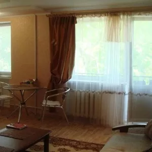 В Луганске сдам посуточно квартиру в аренду. Центр,  р-он стадиона