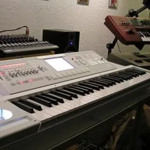 Selling Original : Korg PA800 Pro Arranger : € 500 / Yamaha Tyros 4 €