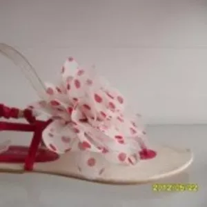 Продам дешево новую обувь