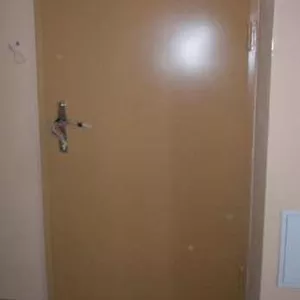 Продам входные двери б/у металлические в идеальном состоянии.