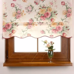 Рулонная штора с узором из роз
