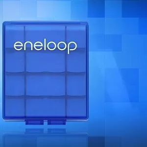 Фирменные кейсы Sanyo Eneloop для пальчиковых аккумуляторов