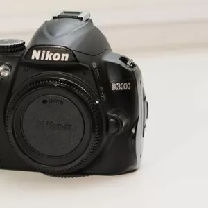 Продам Nikon D3000 body на запчастини (не працює затвор).