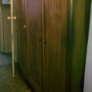 Шкаф деревянный - орех