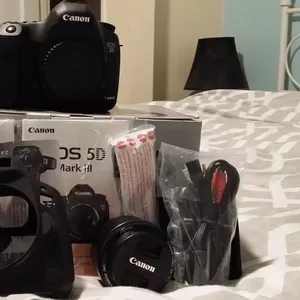 Canon EOS 5D Mark III / Nikon D800E