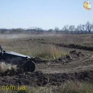 Экстремальные гонки на мощных внедорожниках