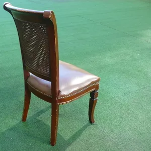 Продам деревянные стулья б.у. с мягким сиденьем для кафе,  ресторана
