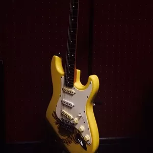 Fender Stratocaster / Japan / 1982 год
