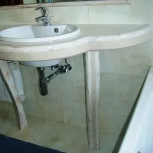 Столешница мраморная,  столик в ванную из мрамора 