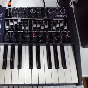 Синтезатор аналоговый ARTURIA MINIBRUTE