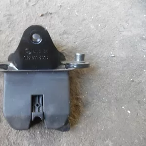 Замок крышки багажника Skoda Octavia A-5 04-09 Октавиа 108484
