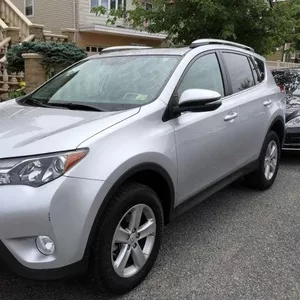 Toyota RAV4 2014 XLE,  Полный привод,  СЕРЕБРО В ЦВЕТ.'