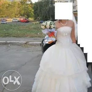 Продам б/у эксклюзивное свадебное платье 