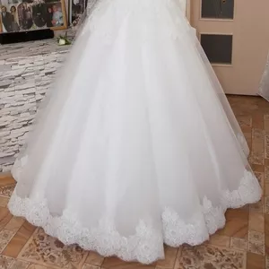Свадебное платье очень красивое и нежное 