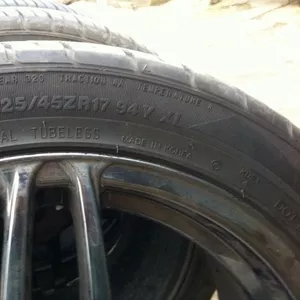Продам комплект летних колес 225/45/17 (в отличном состоянии)
