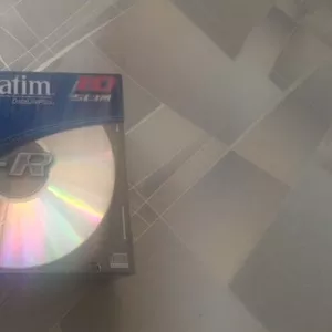 Продам диски CD-R Verbatim 700mb в слимах,  цена 10грнштука.