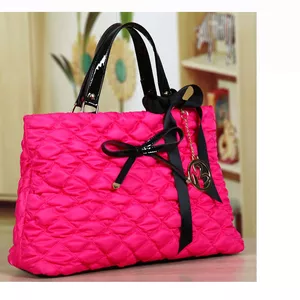 Большая осенняя женская розовая сумка из текстиля стеганной текстуры