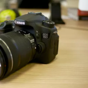Продам Canon EOS 70D с объективом EF-S 18-200mm f/3.5-5.6 IS