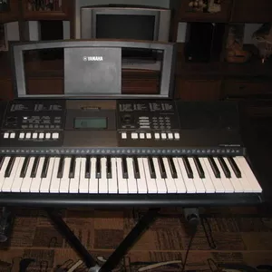 синтезатор Yamaha PSR E423+подставка