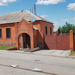 Продам полутора этажный дом в центре Луганска.