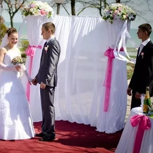 Свадебное платье для нежной невесты с небольшим шлейфом
