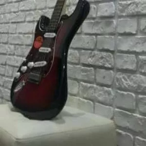 Левосторонняя Электрогитара Squier by Fender Standart Stratocaster