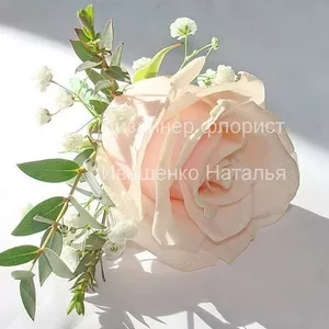 Заколка из живых цветов под заказ в Киеве