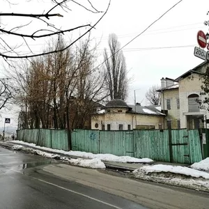 Земельный участок на фасаде 42 - сотки в центре Киева.