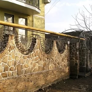   Камень песчаник  со сколом 