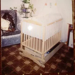 Кровать детская деревянная брэнд Польша с матрасом и полным набором.