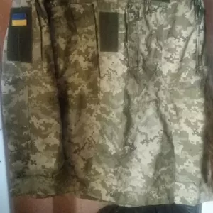 Продам военную форму 52 р.мужские куртки и брюки комуфляжные, головные уборы, сумку.