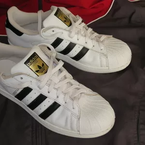 Продам легендарные кроссовки ADIDAS SUPERSTAR оригинальные 100 %, 42-43