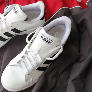 Продам оригинальные кроссовки ADIDAS GRAND COURT,  кожаные.