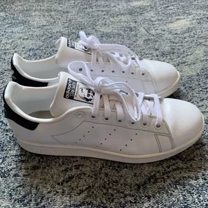 Продам кроссовки ADIDAS STAN SMITH,  в идеале. Кожа,  фирменные.