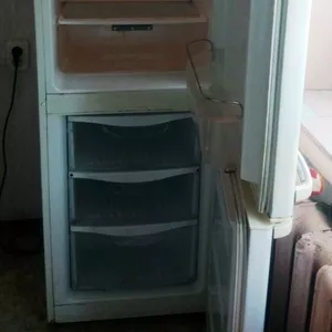  Холодилльник Samsung RL28FBSW в робочому стані 2000 грн.