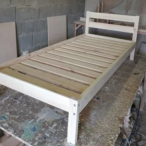 Односпальная деревянная кровать