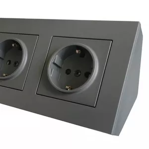 Кутова накладна розетка Simon 55 CornerBox 2x220