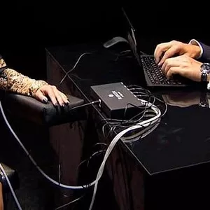 Перевірка жінки на зраду за допомогою сучасного поліграфу