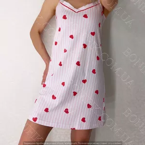 Жіноча нічна сорочка на тонкій бретелі 