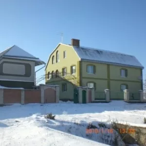 Продам 2 поверховий будинок на 2 сім'ї